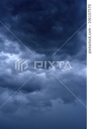 Thunderclouds in the evening sky. Cumulative clouds in a storm. Thunderclouds in the evening sky. Cumulative clouds in a storm. 106107570