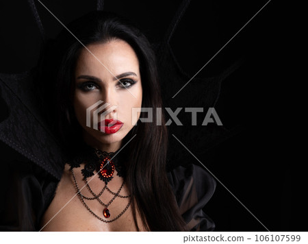Vampire Halloween woman portrait Vampire Halloween woman portrait 106107599