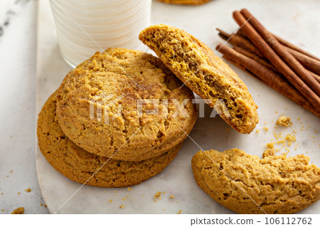 Pumpkin snickerdoodle cookies with cinnamon and milk 106112762