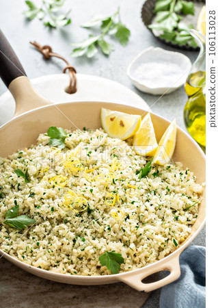 Lemon herb cauliflower rice cooked in a pan 106113028