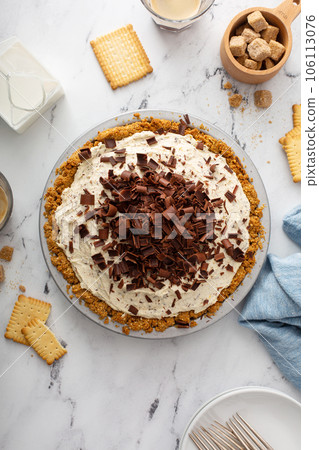 Ricotta and chocolate Cannoli pie 106113076