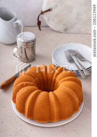 Traditional vanilla or sour cream bundt pound cake Traditional vanilla or sour cream bundt pound cake 106113484