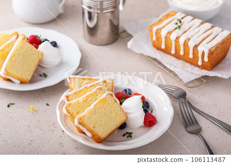 Classic vanilla or lemon pound cake served with fresh berries and whipped cream 106113487