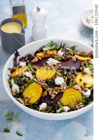 Beet salad with lemon dressing and roasted chickpeas 106113548