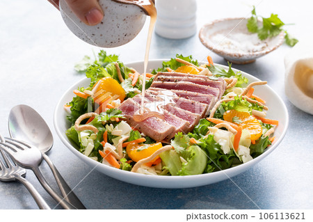 Seared tuna with asian crunchy salad with oranges Seared tuna with asian crunchy salad with oranges 106113621