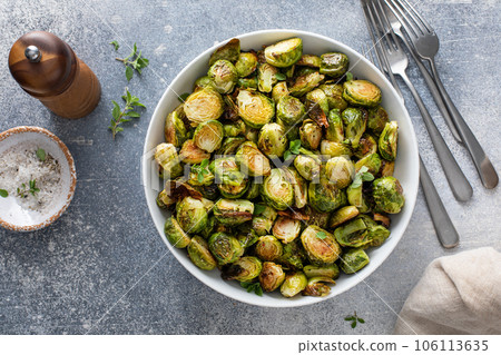 Crispy roasted brussel sprouts with balsamic vinegar Crispy roasted brussel sprouts with balsamic vinegar 106113635