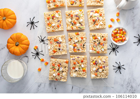 Rice cereal treats for Halloween with festive sprinkles 106114010