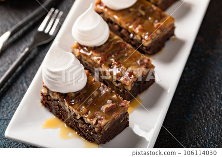 Chocolate pecan pie bars with caramel sauce Chocolate pecan pie bars with caramel sauce 106114030