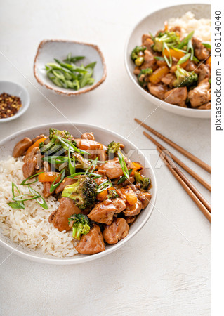 Chicken stir fry with broccoli and sweet pepper Chicken stir fry with broccoli and sweet pepper 106114040