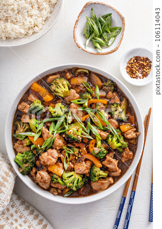 Chicken stir fry with broccoli and sweet pepper Chicken stir fry with broccoli and sweet pepper 106114043