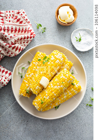 Cooked corn on the cob with salt and butter 106114098