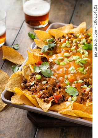 Traditional nachos with ground beef and red pepper 106114102