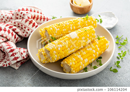 Cooked corn on the cob with salt and butter Cooked corn on the cob with salt and butter 106114204