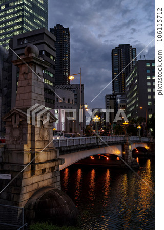 Nakanoshima, Osaka, scenery of Namba Bridge and Kitahama at dusk Nakanoshima, Osaka, scenery of Namba Bridge and Kitahama at dusk 106115712