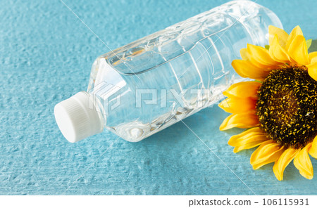 PET bottled water and sunflowers Moisture intake Mineral water 106115931