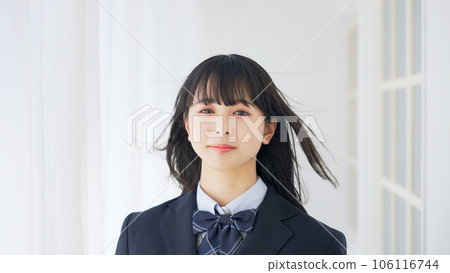 黑頭髮隨風飄揚的女學生 黑頭髮隨風飄揚的女學生 106116744