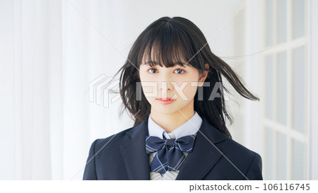 黑頭髮隨風飄揚的女學生 黑頭髮隨風飄揚的女學生 106116745