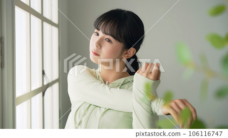 穿著運動服健身身體護理的女性伸展運動 106116747