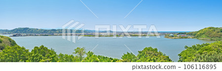 [Lake Togo from Izumoyama Observatory] (high-resolution version) Miyauchi, Yurihama-cho, Tottori Prefecture 106116895