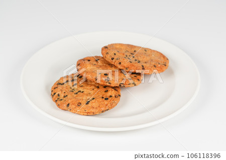 Sesame rice cracker Sesame rice cracker 106118396