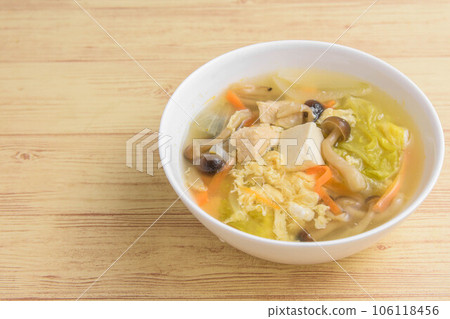 vegetable and chicken soup 106118456