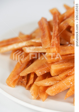 Sweet potato chips 106118503