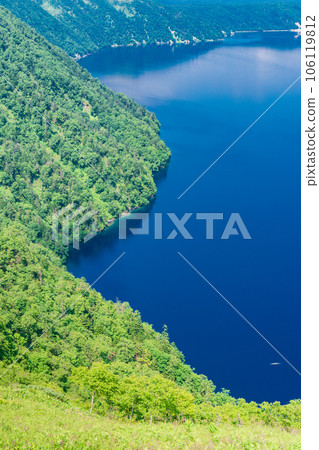 (北海道)從摩週湖第三展望台看到的摩週湖 (北海道)從摩週湖第三展望台看到的摩週湖 106119812