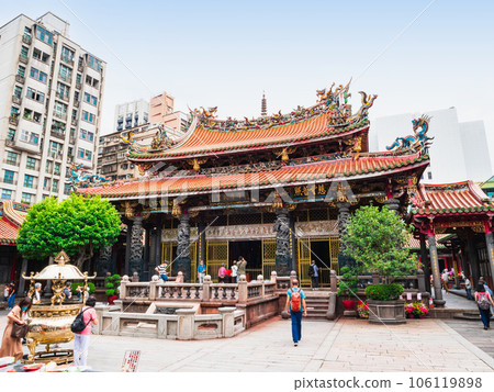 台灣龍山寺大雄寶殿 *部分柔焦 106119898