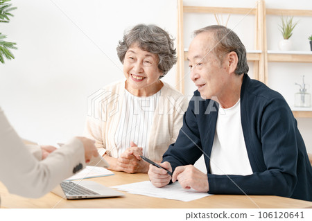 Life plan consultation End of life Senior 106120641