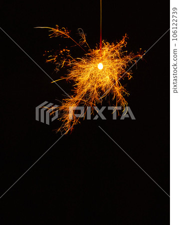 煙火,夏季傳統,黑色背景 煙火,夏季傳統,黑色背景 106122739