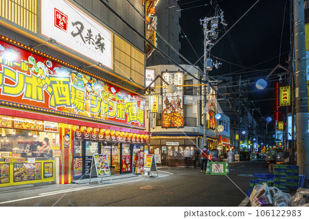 夜晚的里難波千日前中央通商店街 106122983