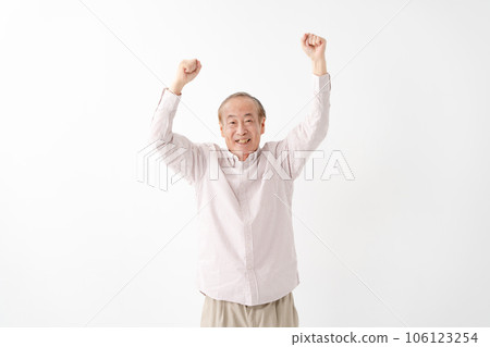 性格開朗的老人握拳 性格開朗的老人握拳 106123254