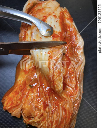 Whole cabbage kimchi 106123323