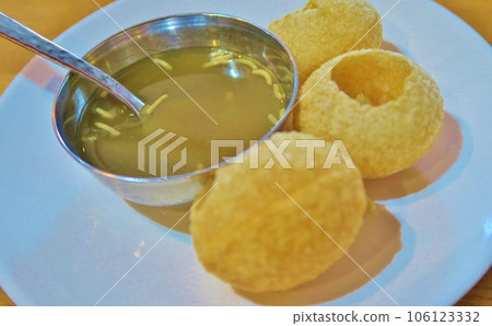 Indian panipuri 106123332