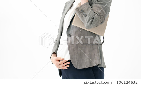 Working mother smartphone call 106124632