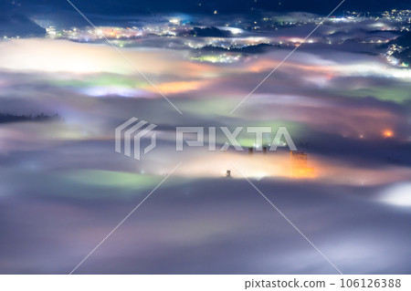 「埼玉縣」秩父的雲海夜景,夢幻般的景色 「埼玉縣」秩父的雲海夜景,夢幻般的景色 106126388