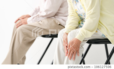 Knee joint pain senior female male 106127506