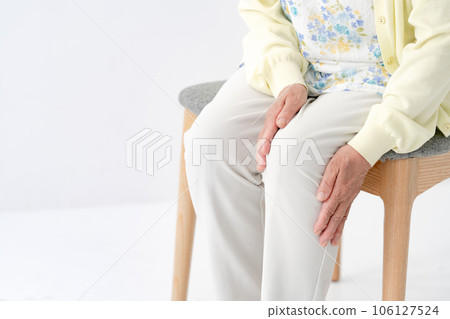 膝關節疼痛高級婦女 106127524