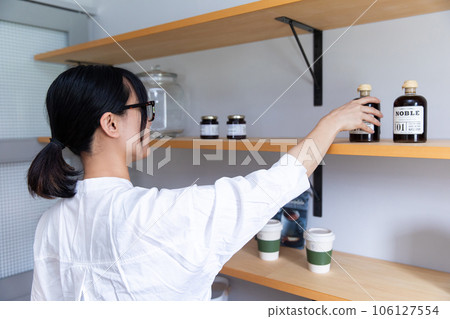 woman standing in the kitchen 106127554