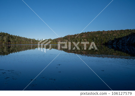 The water surface of Shirakoma Pond reflecting the blue sky The water surface of Shirakoma Pond reflecting the blue sky 106127579