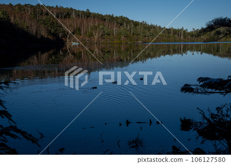 Clear blue Shirakoma Pond Clear blue Shirakoma Pond 106127580