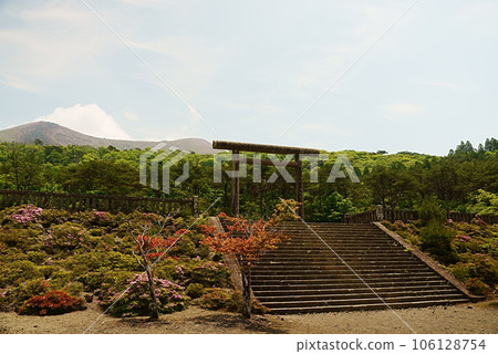 Beautiful natural scenery with a view of Takachiho peak in the Kirishima mountain range 106128754