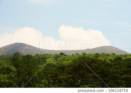 森林深處的高千峰峰景色 森林深處的高千峰峰景色 106128759