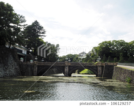 Nijubashi, a sightseeing spot in the Imperial Palace Gardens Nijubashi, a sightseeing spot in the Imperial Palace Gardens 106129257