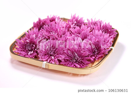 Edible chrysanthemums on the colander 106130631