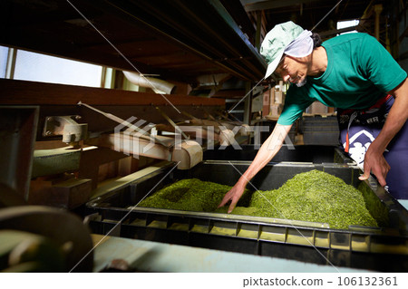 茶廠篩選未精製茶葉的過程 106132361
