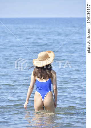仲夏時節，在北海道江差町海岸拍攝泳裝女子肖像 106134127
