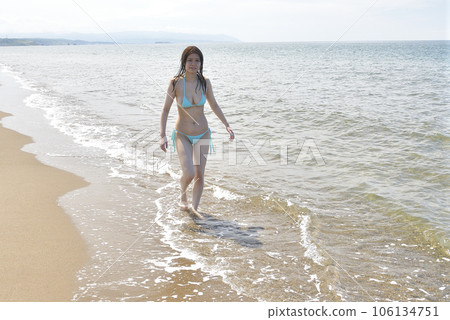 仲夏時節，在北海道江差町海岸拍攝泳裝女子肖像 106134751