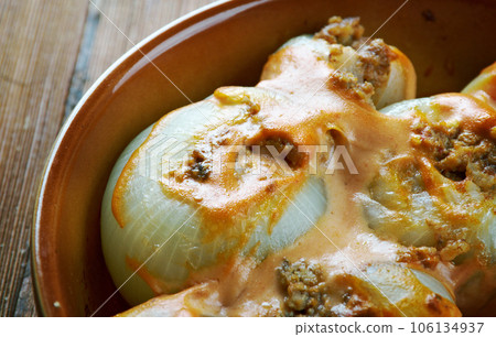 Romanian Gulii umplute cu carne 106134937