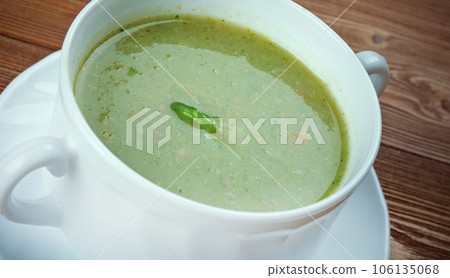 Italian  Vellutata di zucchine 106135068